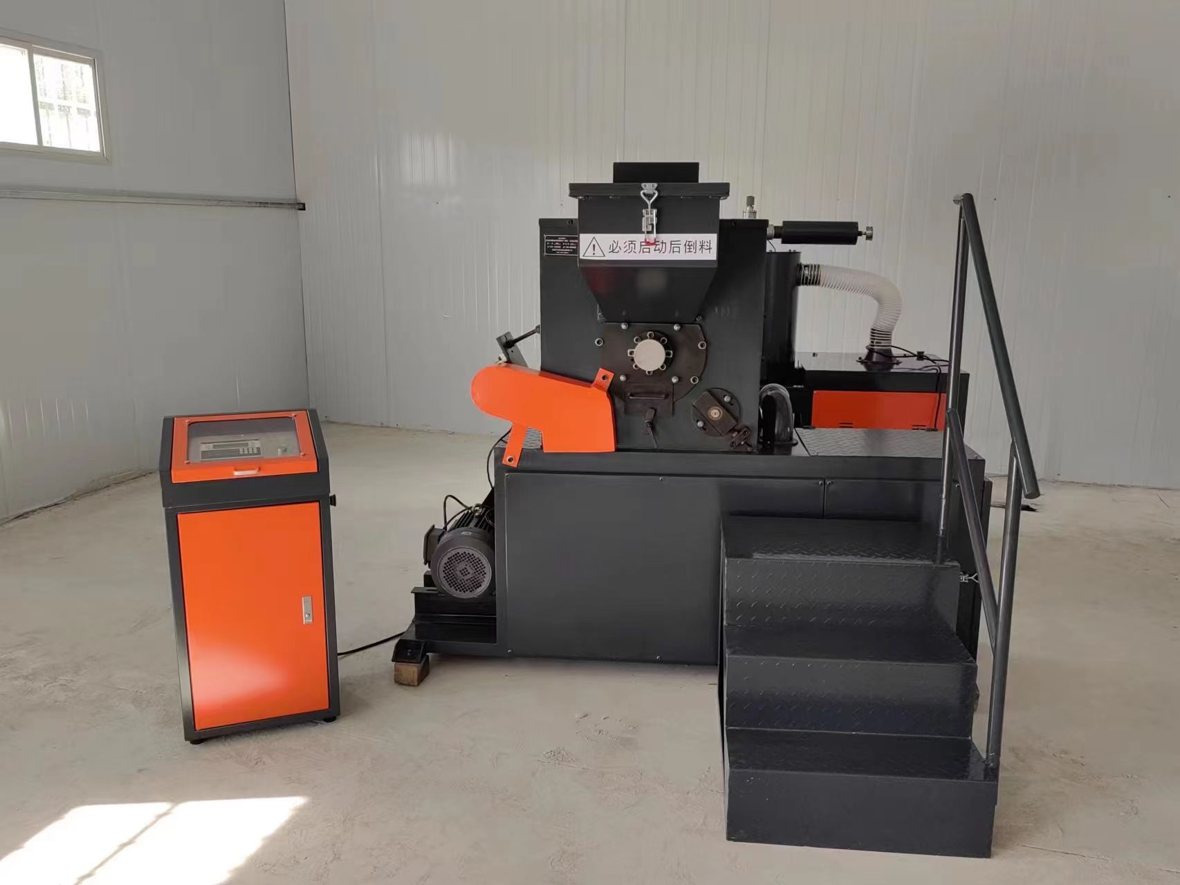 制球机.jpg 制球机.jpg